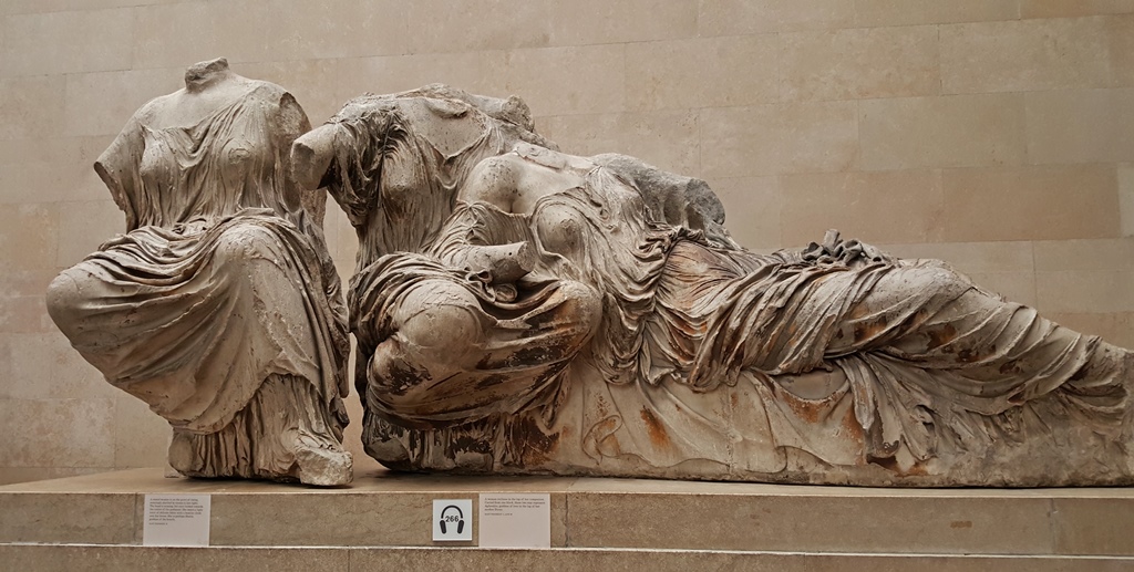 Hestia, Aphrodite and Dione, East Pediment